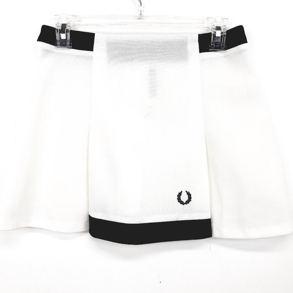 𝅺Vintage 1970s Fred Perry Pleated White Tennis Skirt Size Euro 42 US Small‎ - Picture 1 of 11